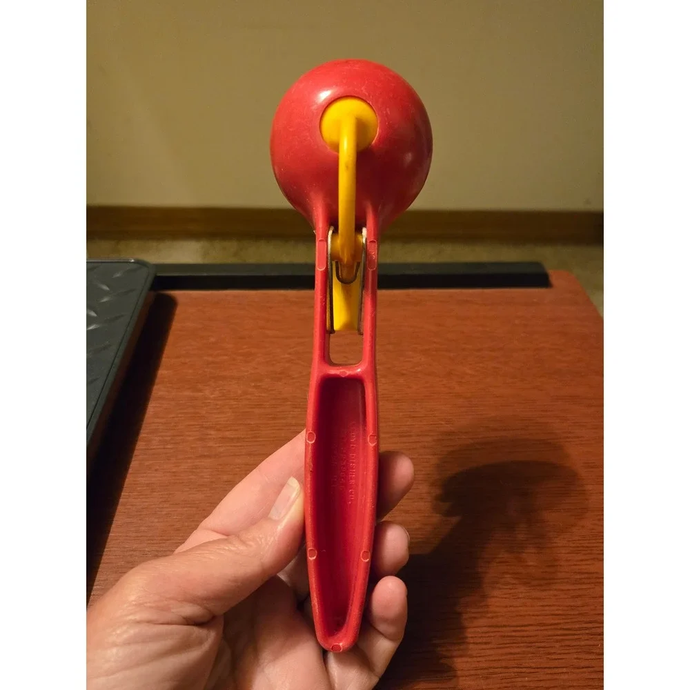 Vintage‎ Lloyd Disher Co Red Yellow Plastic Ice Cream Scoop Mechanical Disher